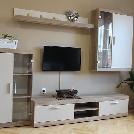 Apartment Cherry Zrenjanin Luaran gambar